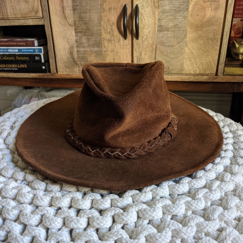 Minnetonka hat 🦊 size Small, foldable